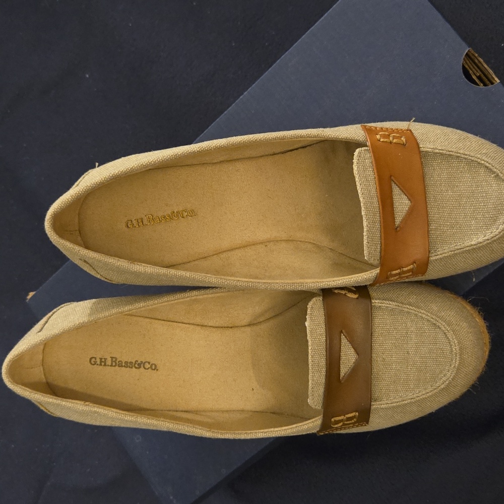 G.H.Bass & Co. Women's Penny Wedge 9M NIB